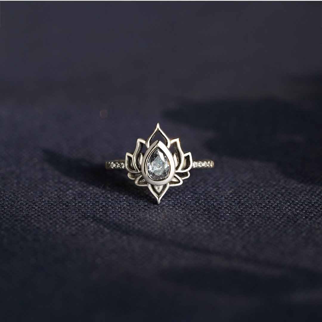 Hot Sale S925 Sterling Silver Female Simple Fashion Inlaid Zircon Ring